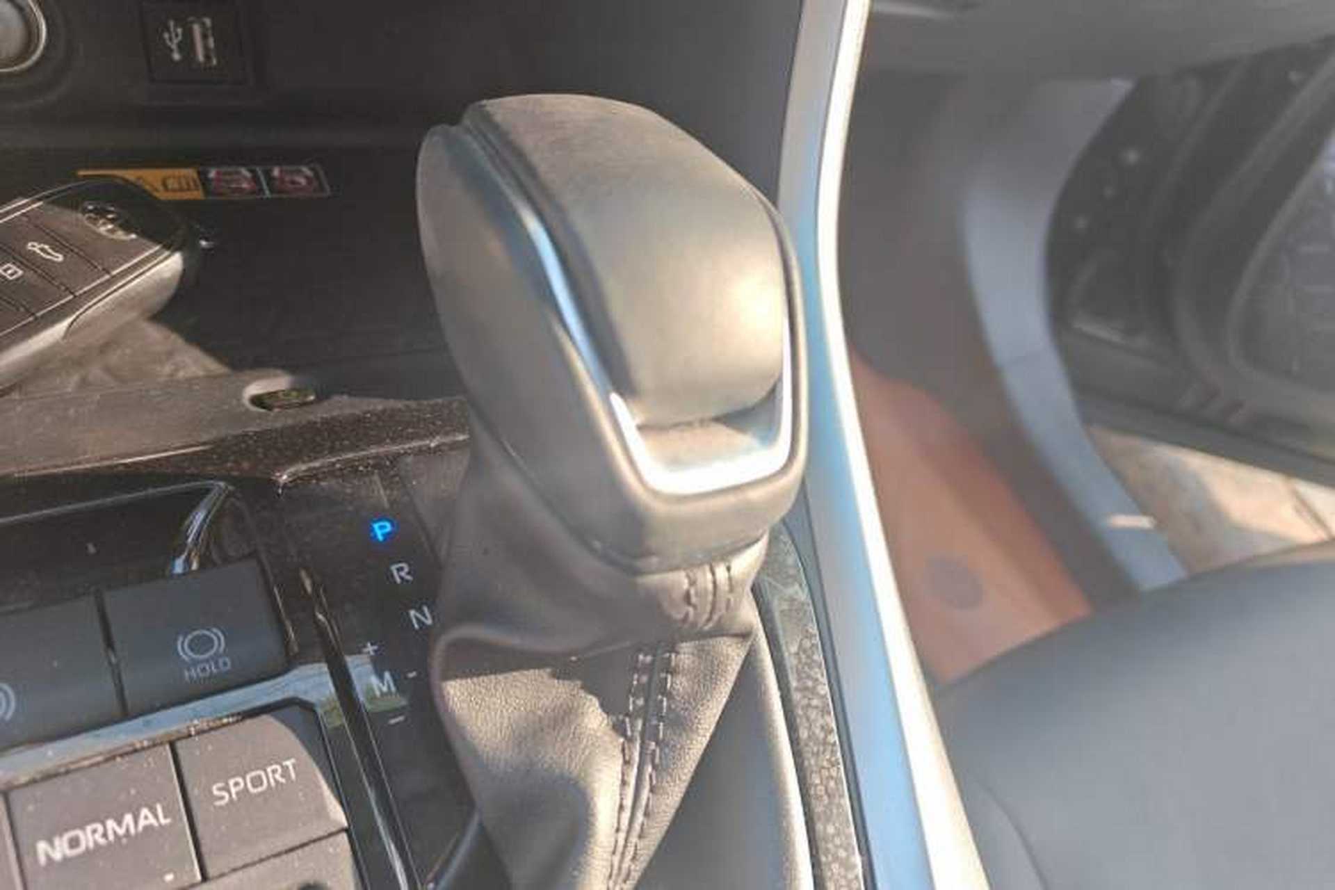 Used Toyota RAV4 2024 2.0L CVT Two-Wheel Drive Fashion Plus Edition Gear Lever