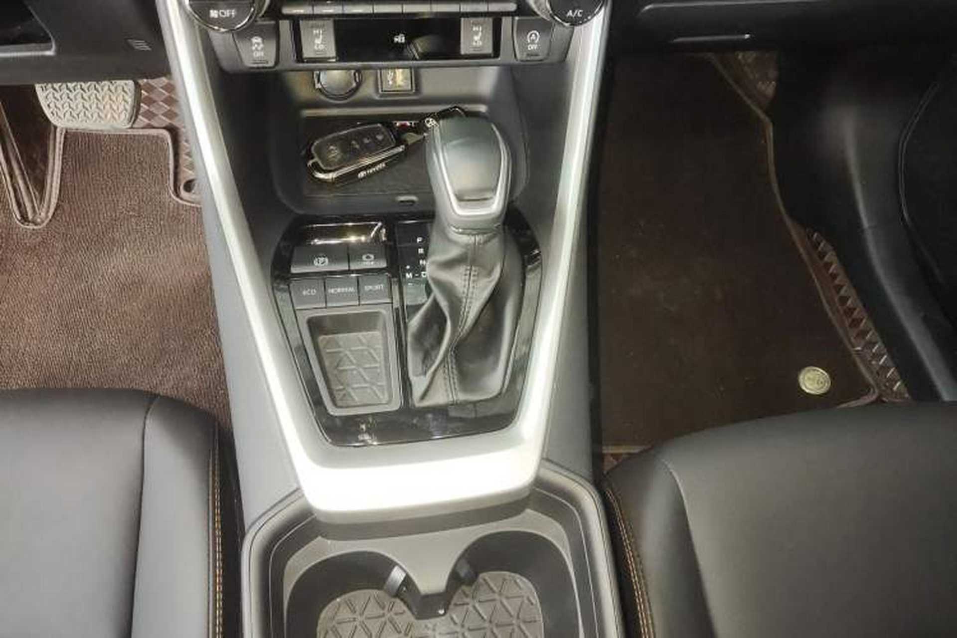 Used Toyota RAV4 2024 2.0L CVT Two-Wheel Drive Fashion Plus Edition Gear Lever