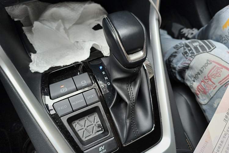 Used Toyota RAV4 2024 Dual-Motor 2.5L E-CVT Two-Wheel Drive Elite Plus Edition Gear Lever