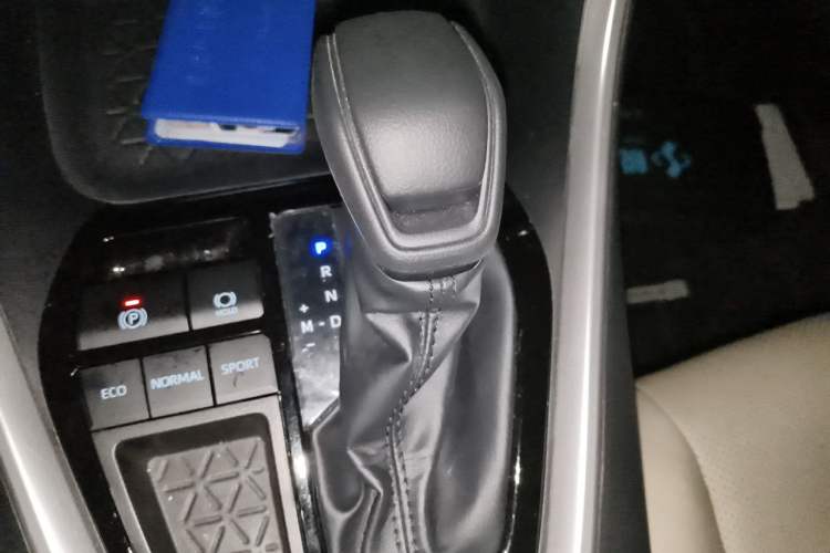 Used Toyota RAV4 2024 2.0L CVT Two-Wheel Drive Urban Edition Gear Lever