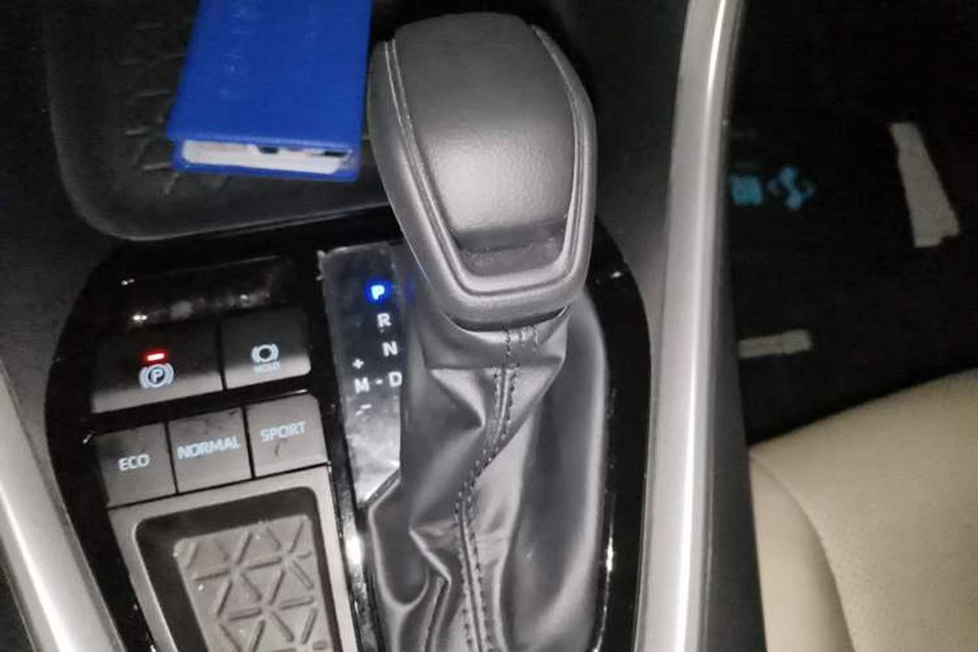 Used Toyota RAV4 2024 2.0L CVT Two-Wheel Drive Urban Edition Gear Lever