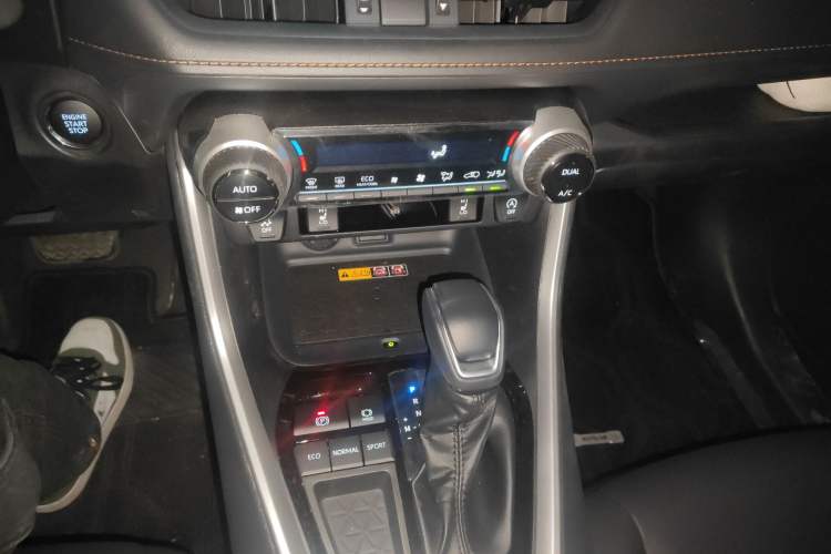 Used Toyota RAV4 2024 2.0L CVT Two-Wheel Drive Fashion Plus Edition Gear Lever