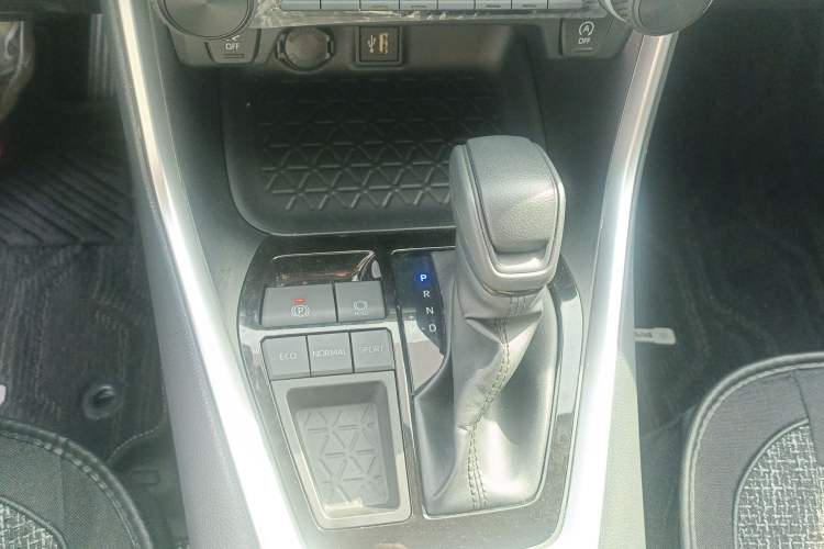 Used Toyota RAV4 2024 2.0L CVT Two-Wheel Drive Urban Edition Gear Lever