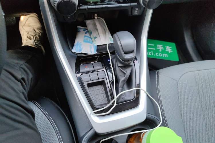Used Toyota RAV4 2024 2.0L CVT Two-Wheel Drive Urban Edition Gear Lever