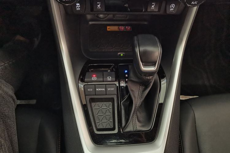 Used Toyota RAV4 2024 2.0L CVT Two-Wheel Drive Fashion Plus Edition Gear Lever