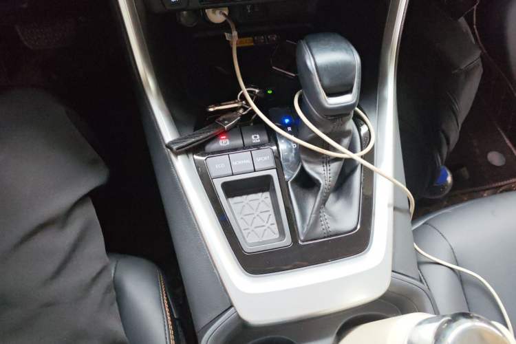 Used Toyota RAV4 2024 2.0L CVT Two-Wheel Drive Fashion Plus Edition Gear Lever