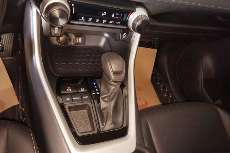 Used Toyota RAV4 2024 2.0L CVT Two-Wheel Drive Urban Edition Gear Lever