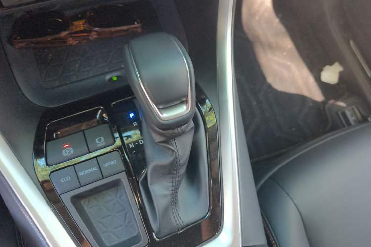 Used Toyota RAV4 2024 2.0L CVT Two-Wheel Drive Fashion Plus Edition Gear Lever
