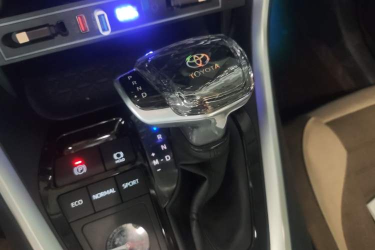 Used Toyota RAV4 2024 2.0L CVT Two-Wheel Drive Urban Edition Gear Lever