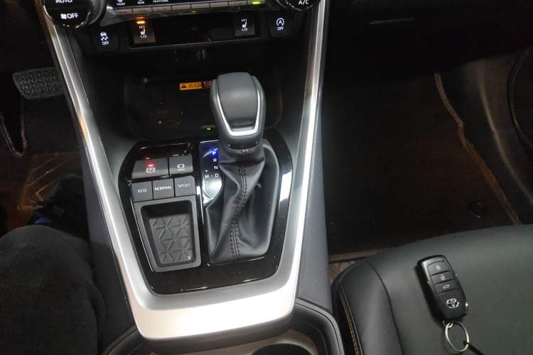 Used Toyota RAV4 2024 2.0L CVT Two-Wheel Drive Fashion Plus Edition Gear Lever