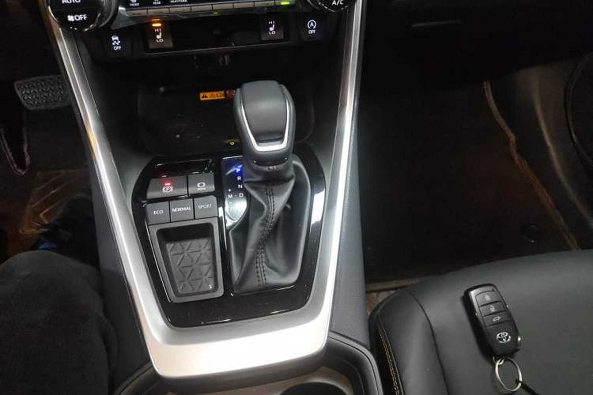 Used Toyota RAV4 2024 2.0L CVT Two-Wheel Drive Fashion Plus Edition Gear Lever