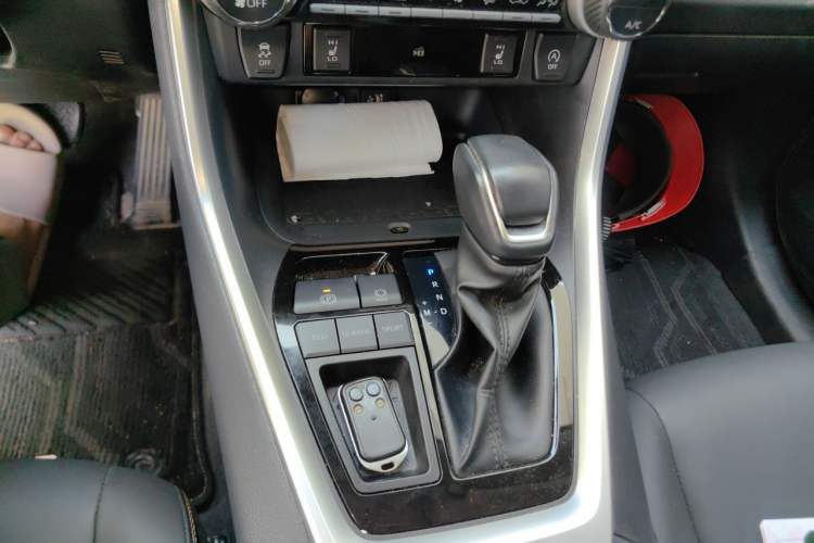Used Toyota RAV4 2024 2.0L CVT Two-Wheel Drive Fashion Plus Edition Gear Lever