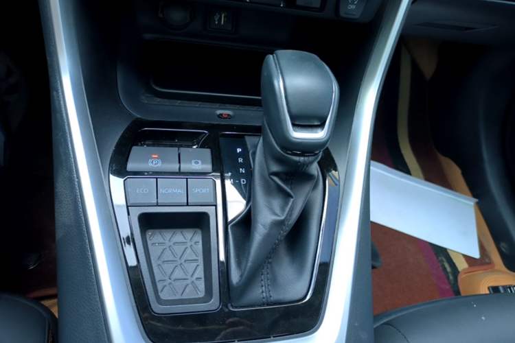 Used Toyota RAV4 2024 2.0L CVT Two-Wheel Drive Fashion Plus Edition Gear Lever