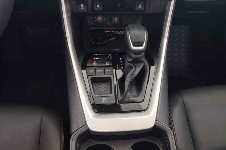 Used Toyota RAV4 2024 Dual-Motor 2.5L E-CVT Two-Wheel Drive Elite Plus Edition Gear Lever