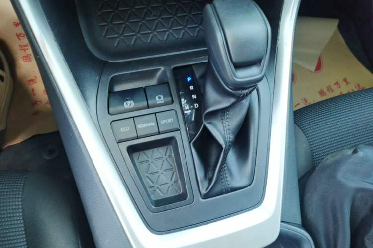 Used Toyota RAV4 2024 2.0L CVT Two-Wheel Drive Urban Edition Gear Lever