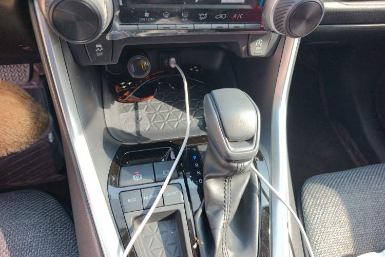 Used Toyota RAV4 2024 2.0L CVT Two-Wheel Drive Urban Edition Gear Lever