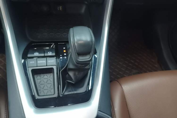 Used Toyota RAV4 2024 2.0L CVT Two-Wheel Drive Urban Edition Gear Lever