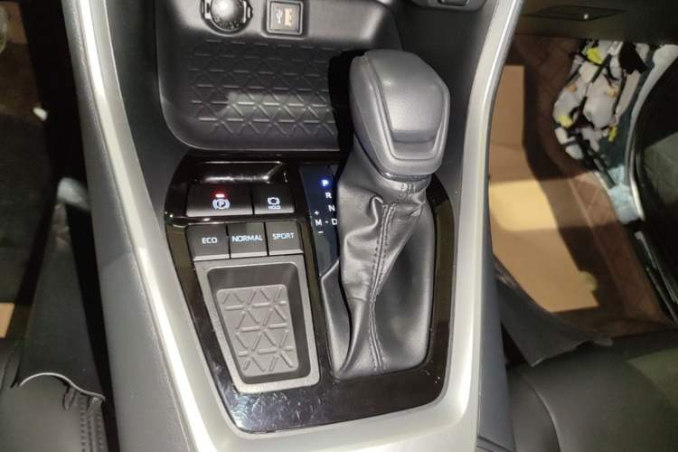 Used Toyota RAV4 2024 2.0L CVT Two-Wheel Drive Urban Edition Gear Lever