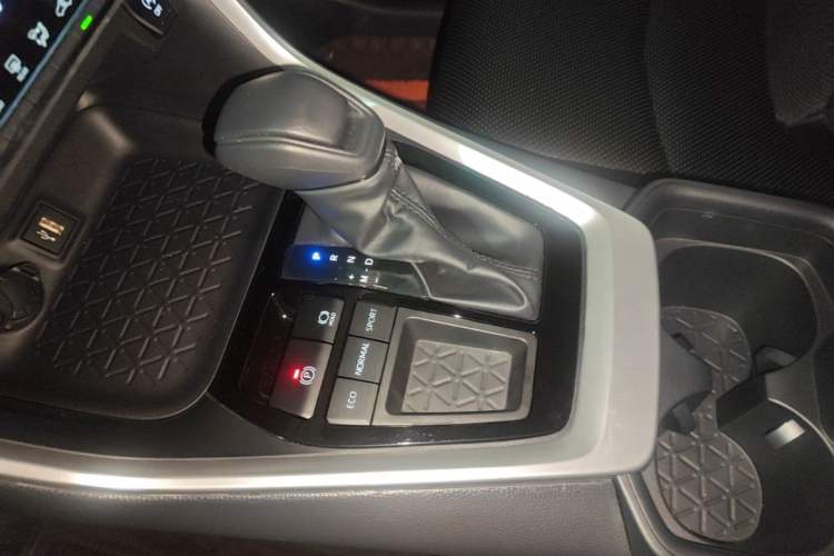 Used Toyota RAV4 2024 2.0L CVT Two-Wheel Drive Urban Edition Gear Lever