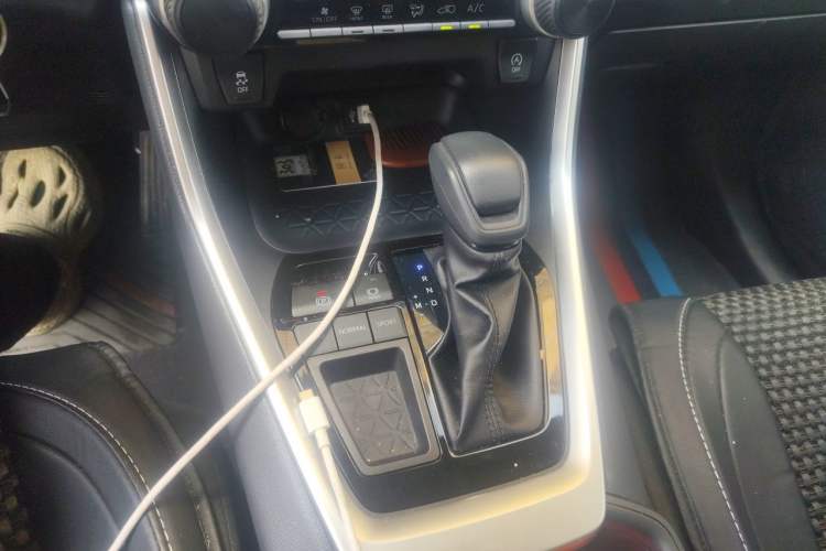 Used Toyota RAV4 2024 2.0L CVT Two-Wheel Drive Urban Edition Gear Lever