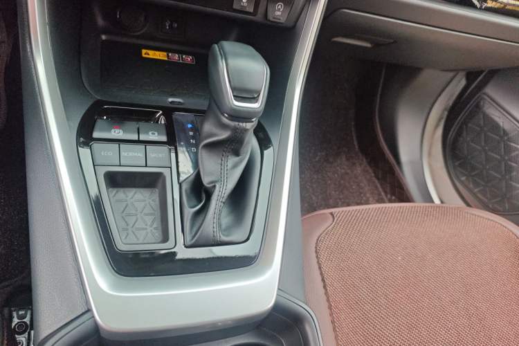 Used Toyota RAV4 2024 2.0L CVT Two-Wheel Drive Fashion Plus Edition Gear Lever