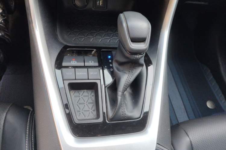 Used Toyota RAV4 2024 2.0L CVT Two-Wheel Drive Urban Edition Gear Lever