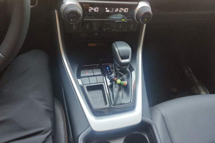 Used Toyota RAV4 2024 2.0L CVT Two-Wheel Drive Fashion Plus Edition Gear Lever