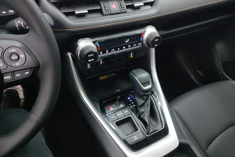 Used Toyota RAV4 2024 Dual-Motor 2.5L E-CVT Two-Wheel Drive Elite Plus Edition Gear Lever