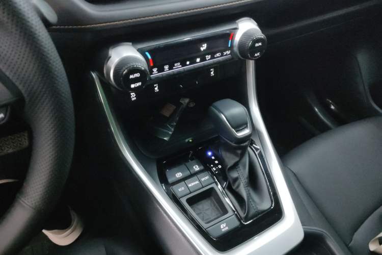 Used Toyota RAV4 2024 Dual-Motor 2.5L E-CVT Two-Wheel Drive Elite Plus Edition Gear Lever