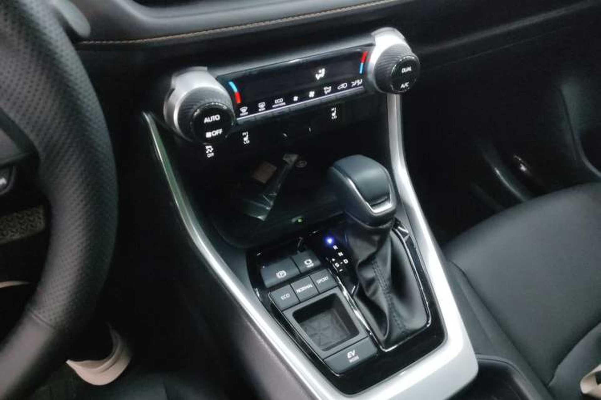 Used Toyota RAV4 2024 Dual-Motor 2.5L E-CVT Two-Wheel Drive Elite Plus Edition Gear Lever