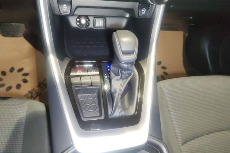 Used Toyota RAV4 2024 2.0L CVT Two-Wheel Drive Urban Edition Gear Lever
