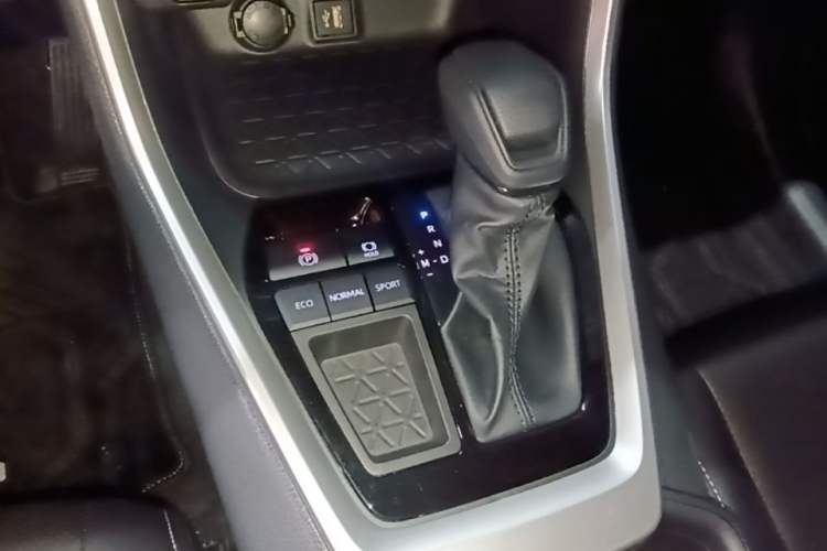 Used Toyota RAV4 2024 2.0L CVT Two-Wheel Drive Urban Edition Gear Lever