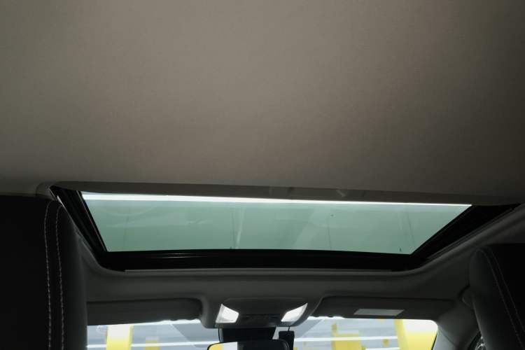 Used Toyota RAV4 2024 2.0L CVT Two-Wheel Drive Fashion Edition Headliner