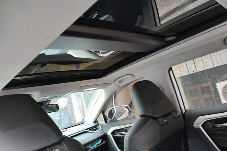 Used Toyota RAV4 2024 Dual-Motor 2.5L E-CVT Two-Wheel Drive Elite Plus Edition Headliner