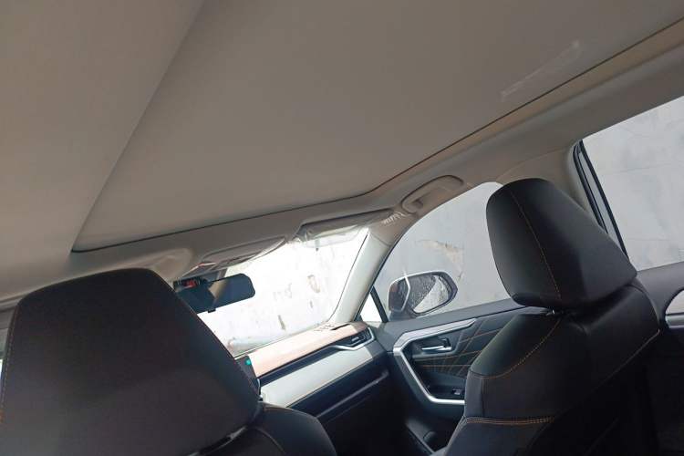 Used Toyota RAV4 2024 2.0L CVT Two-Wheel Drive Fashion Plus Edition Headliner