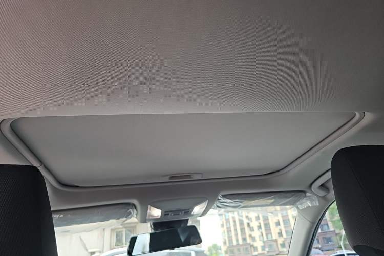 Used Toyota RAV4 2024 2.0L CVT Two-Wheel Drive Fashion Edition Headliner