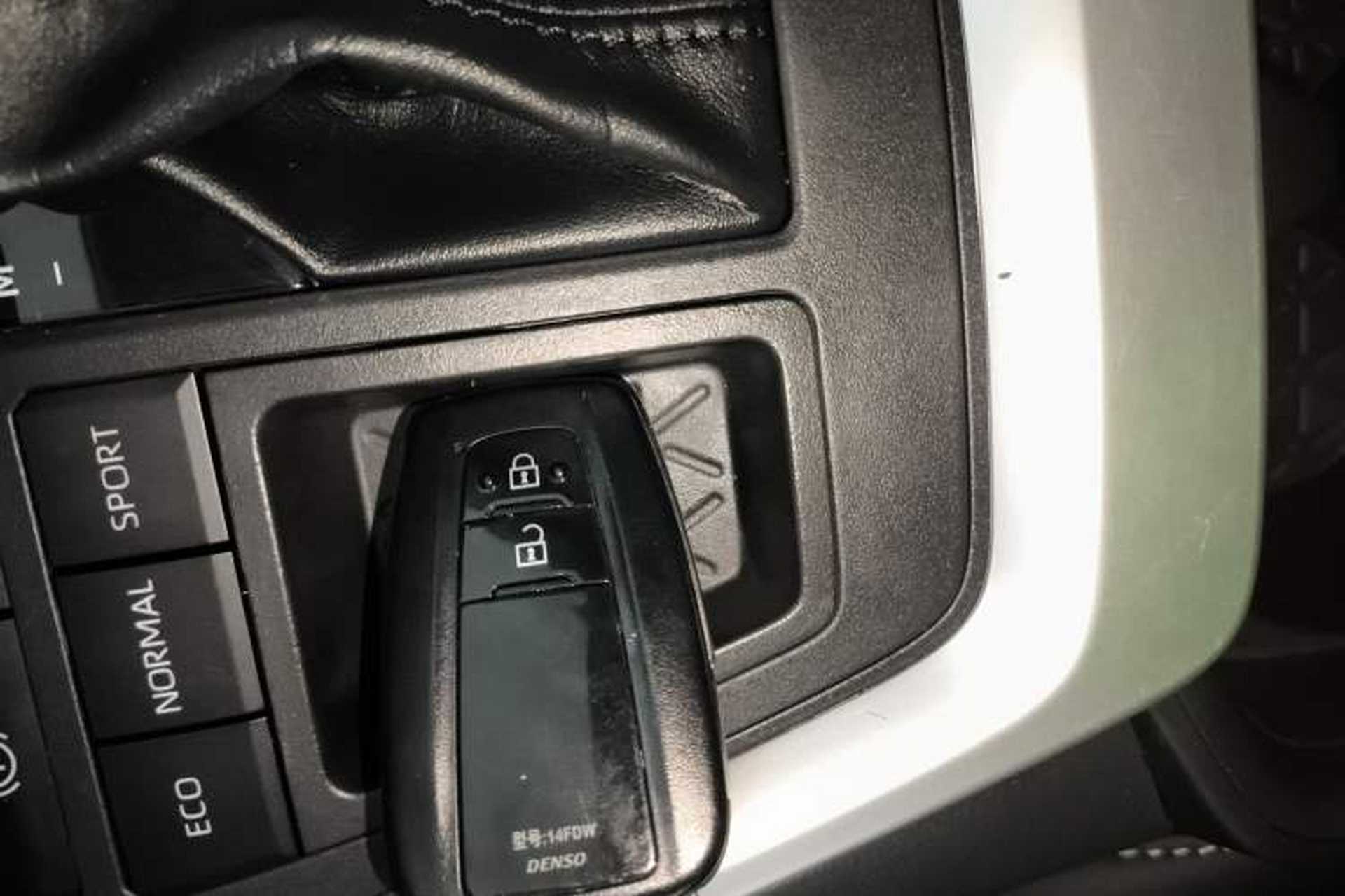 Used Toyota RAV4 2024 2.0L CVT Two-Wheel Drive Fashion Edition Interior 1