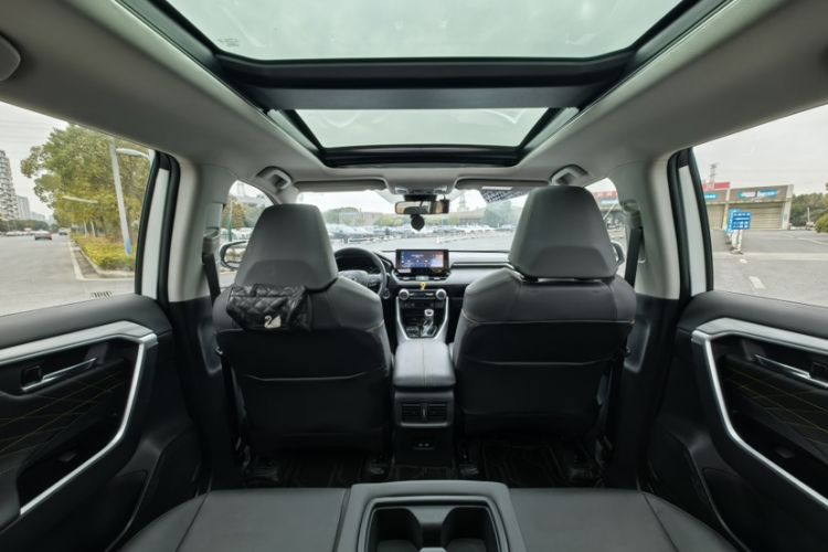 Used Toyota RAV4 2024 Dual-Motor 2.5L E-CVT Two-Wheel Drive Elite Plus Edition Interior 10
