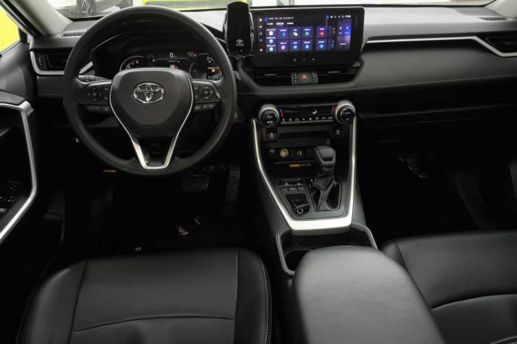 Used Toyota RAV4 2024 2.0L CVT Two-Wheel Drive Fashion Edition Interior 2