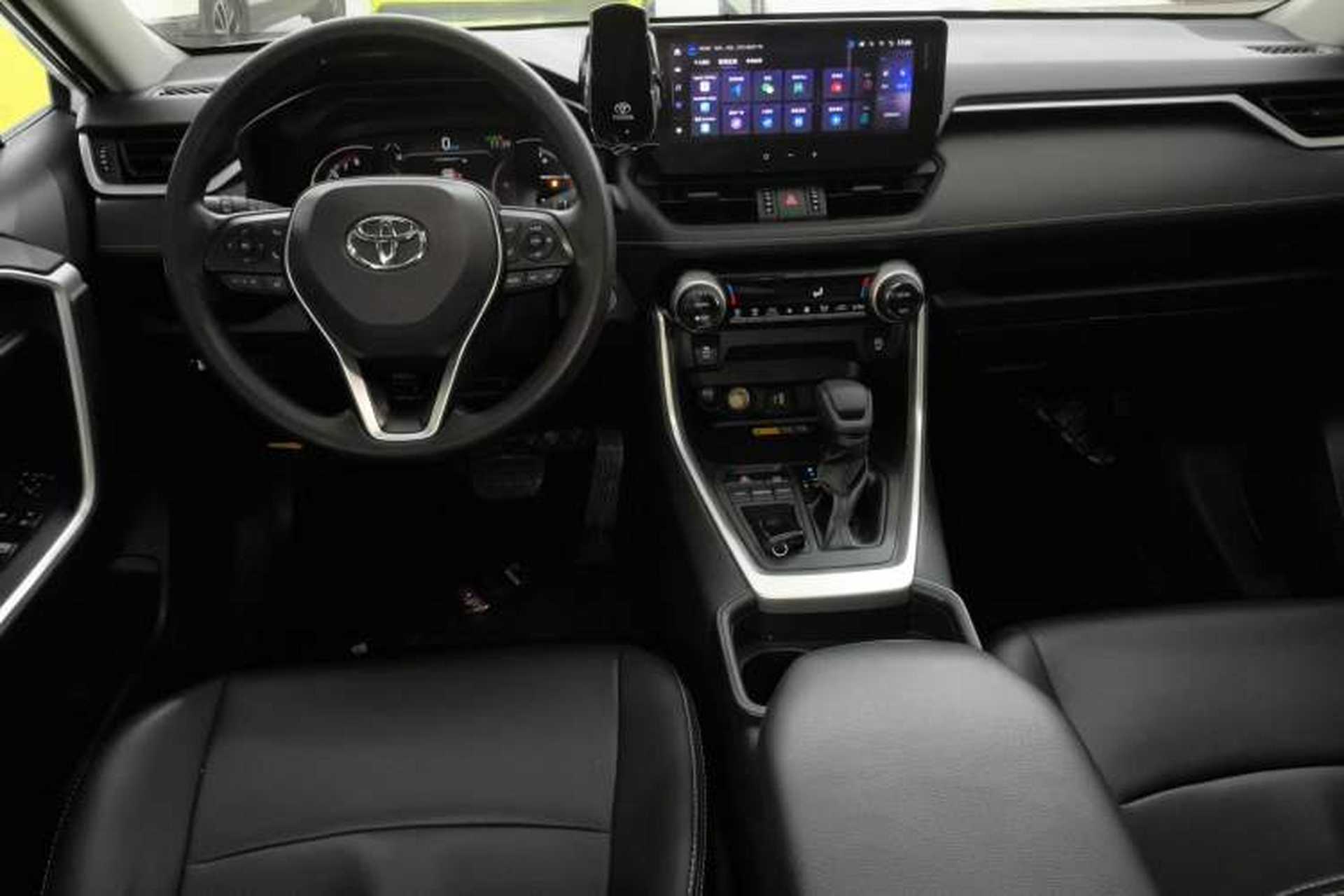 Used Toyota RAV4 2024 2.0L CVT Two-Wheel Drive Fashion Edition Interior 2