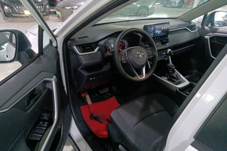 Used Toyota RAV4 2024 2.0L CVT Two-Wheel Drive Urban Edition Interior 3