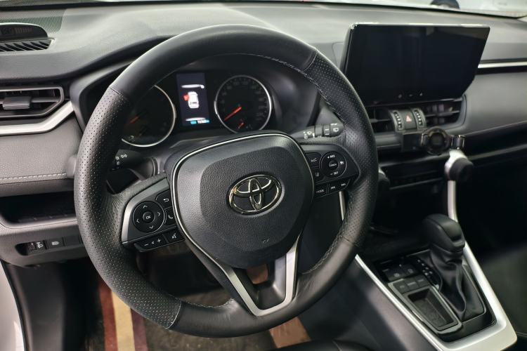 Used Toyota RAV4 2024 2.0L CVT Two-Wheel Drive Urban Edition Interior 3