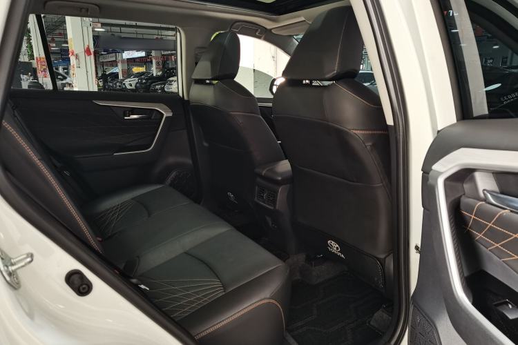 Used Toyota RAV4 2024 2.0L CVT Two-Wheel Drive Fashion Plus Edition Interior 3