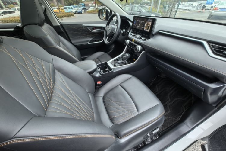 Used Toyota RAV4 2024 Dual-Motor 2.5L E-CVT Two-Wheel Drive Elite Plus Edition Interior 3