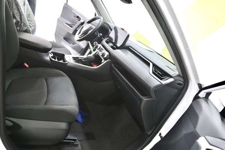 Used Toyota RAV4 2024 2.0L CVT Two-Wheel Drive Urban Edition Interior 6