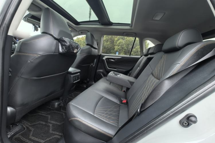 Used Toyota RAV4 2024 Dual-Motor 2.5L E-CVT Two-Wheel Drive Elite Plus Edition Interior 7