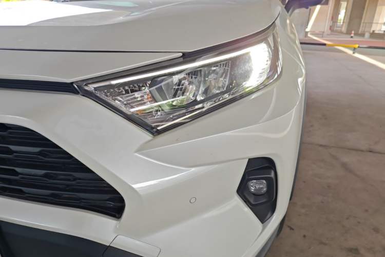 Used Toyota RAV4 2024 2.0L CVT Two-Wheel Drive Urban Edition Left Front Headlight