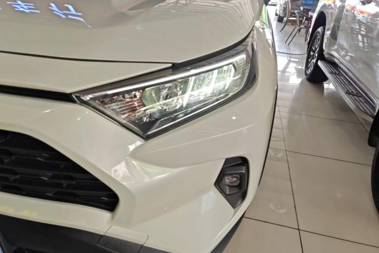 Used Toyota RAV4 2024 2.0L CVT Two-Wheel Drive Urban Edition Left Front Headlight