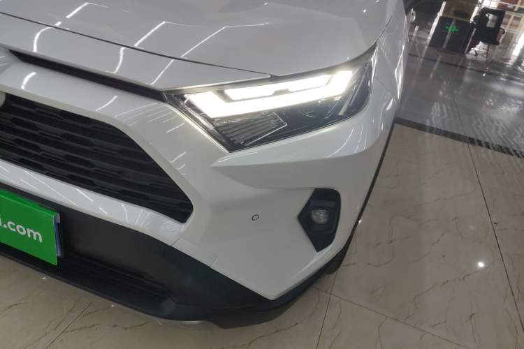 Used Toyota RAV4 2024 Dual-Motor 2.5L E-CVT Two-Wheel Drive Elite Plus Edition Left Front Headlight