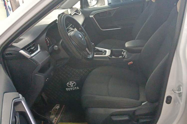 Used Toyota RAV4 2024 2.0L CVT Two-Wheel Drive Urban Edition Left Front Seat